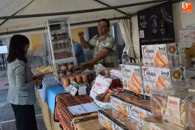 Foto 6 - La artesan&iacute;a y la alimentaci&oacute;n re&uacute;nen a cuarenta expositores en Alba de Tormes