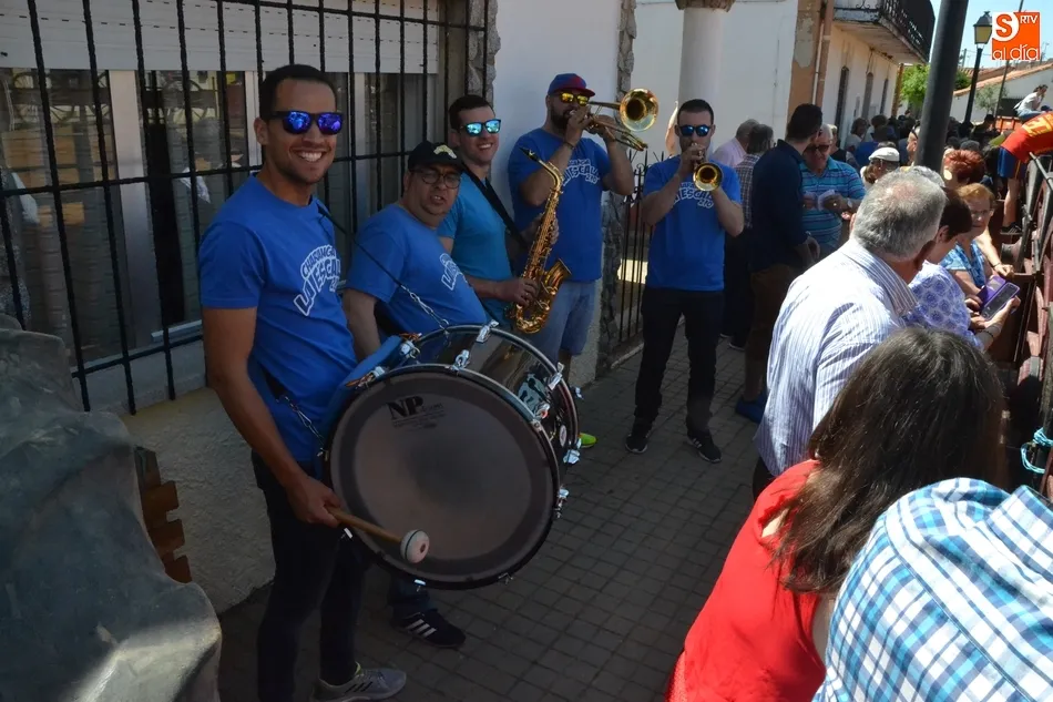 Foto 4 - Fugaz y limpio encierro a caballo en Mart&iacute;n de Yeltes con una buena asistencia de p&uacute;blico  