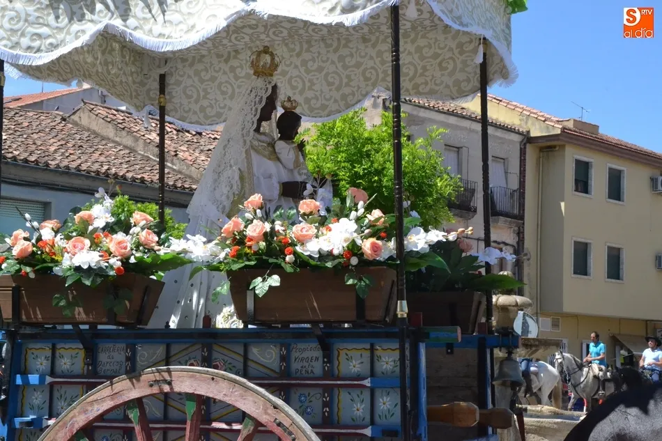 Foto 7 - Los romeros traen a la Virgen Morena a todo ritmo  