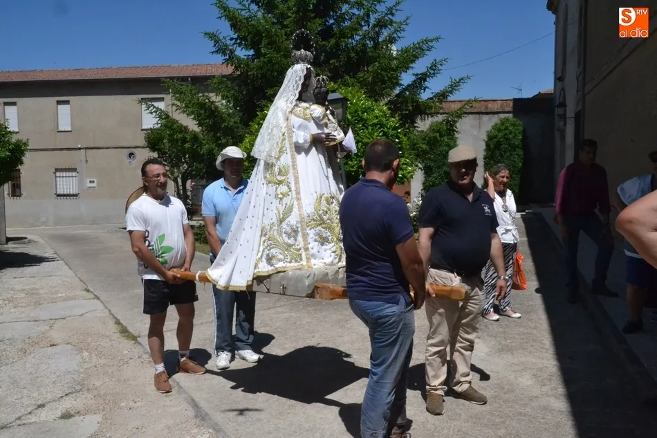 Foto 3 - Los romeros traen a la Virgen Morena a todo ritmo  