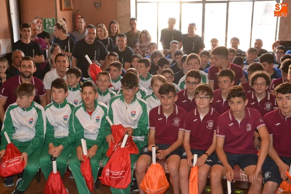 Recibidos en la Casa Consistorial los equipos de la Fase Previa del Campeonato de España  