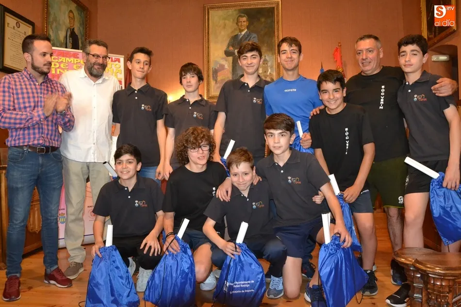 Foto 7 - Recibidos en la Casa Consistorial los equipos de la Fase Previa del Campeonato de Espa&ntilde;a  