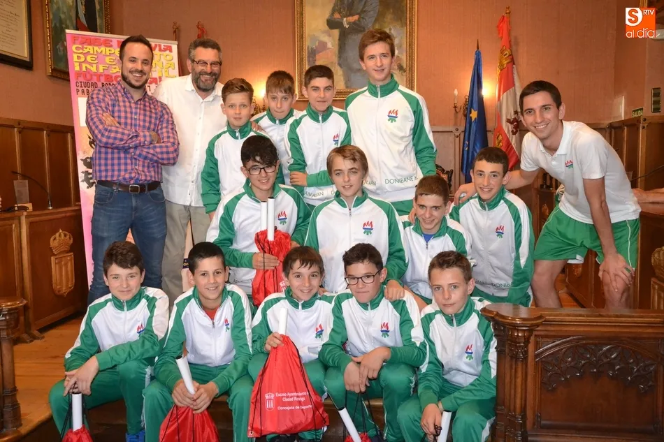 Foto 8 - Recibidos en la Casa Consistorial los equipos de la Fase Previa del Campeonato de Espa&ntilde;a  