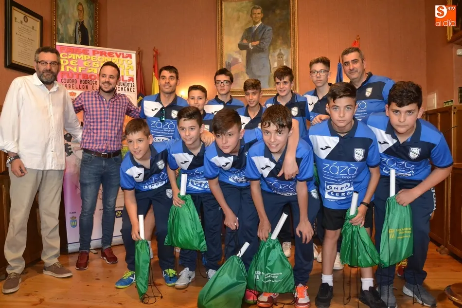 Foto 6 - Recibidos en la Casa Consistorial los equipos de la Fase Previa del Campeonato de Espa&ntilde;a  