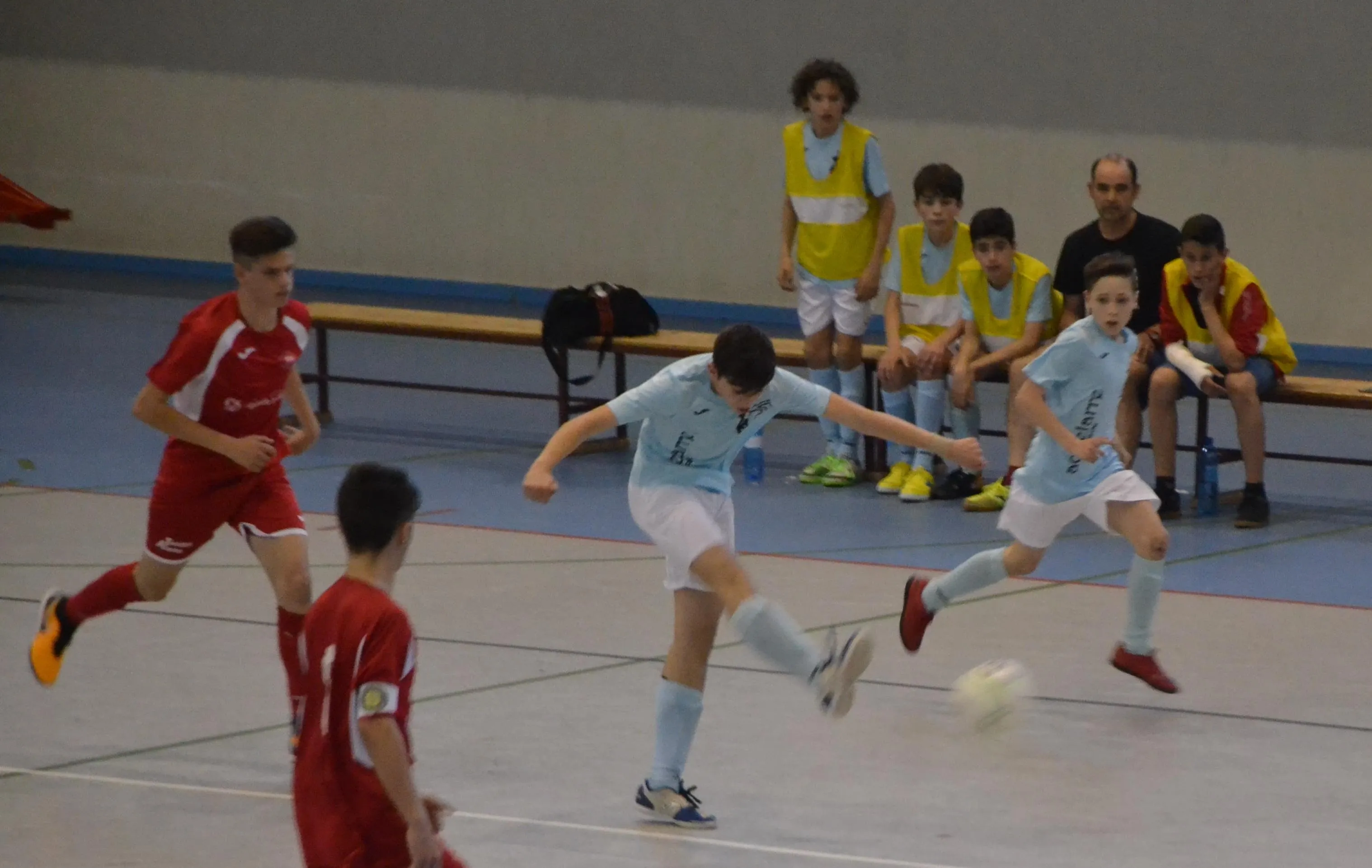 Verín toma ventaja en la lucha por estar Almería en una mañana muy igualada  