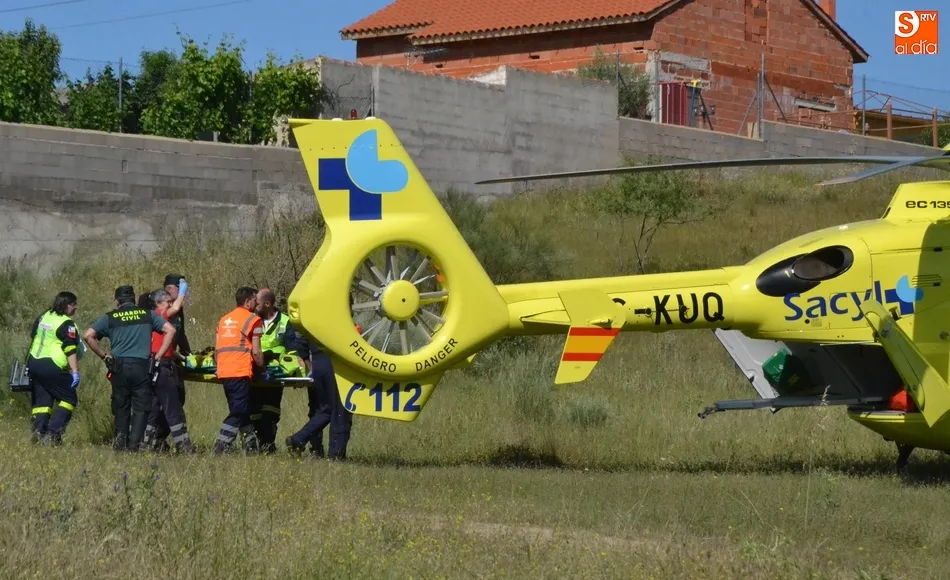 Foto 5 - Evacuado en helic&oacute;ptero un hombre tras resultar herido con una mula mec&aacute;nica  
