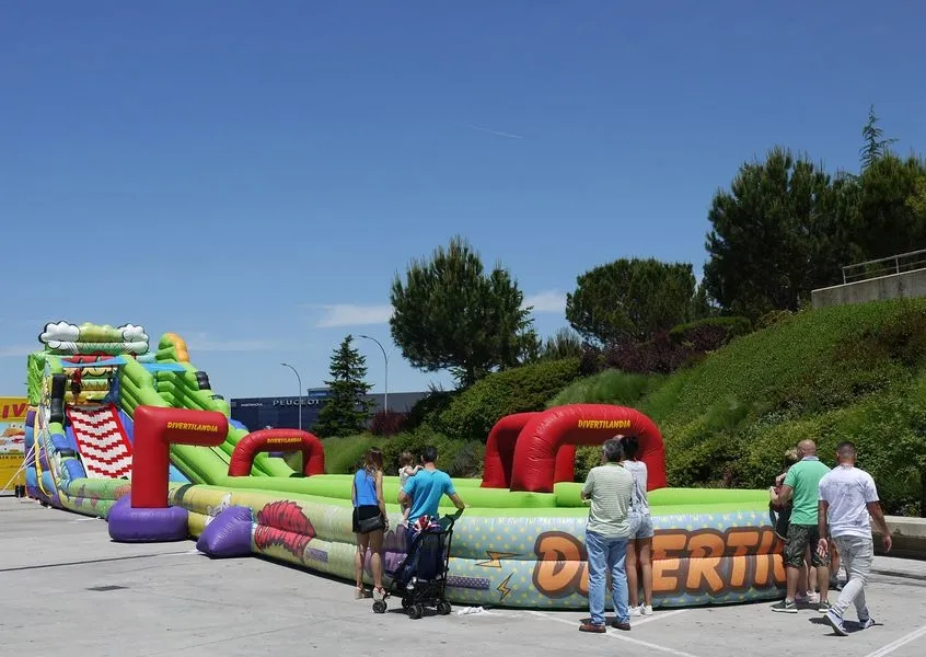 Foto 7 - El Tormes Celebra la Fiesta de Fin de Curso con hinchables gigantes para todos p&uacute;blicos  