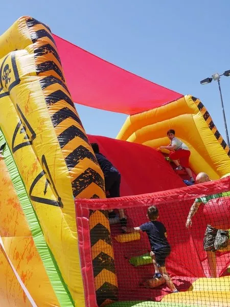 Foto 6 - El Tormes Celebra la Fiesta de Fin de Curso con hinchables gigantes para todos p&uacute;blicos  