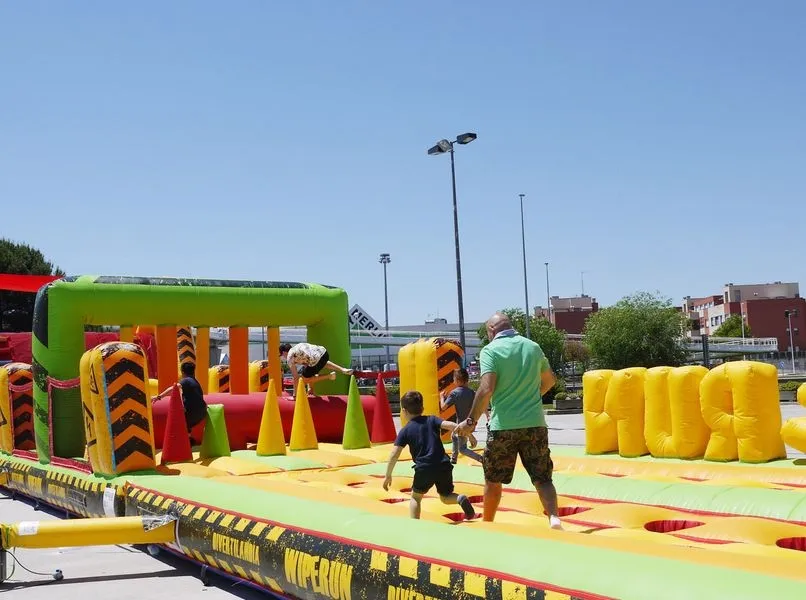 Foto 5 - El Tormes Celebra la Fiesta de Fin de Curso con hinchables gigantes para todos p&uacute;blicos  