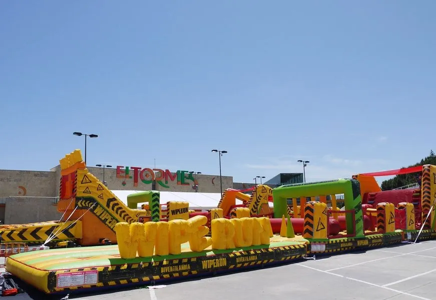 Foto 3 - El Tormes Celebra la Fiesta de Fin de Curso con hinchables gigantes para todos p&uacute;blicos  