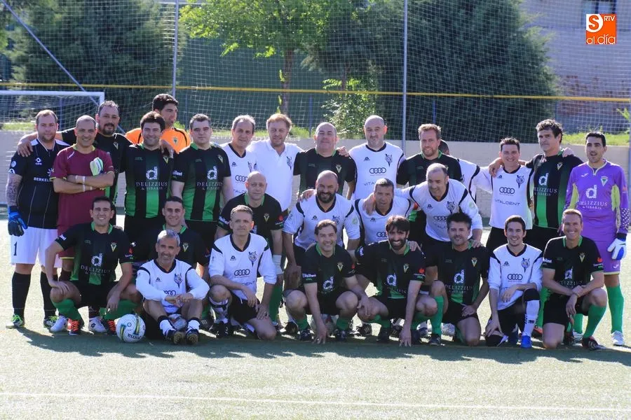 Ex jugadores del Jai Alai, antes del encuentro.