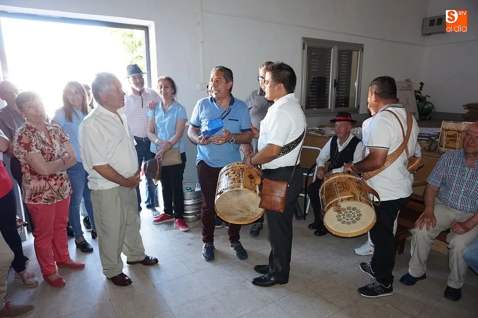 Foto 11 - Homenaje a la tradici&oacute;n en el encuentro de tamborileros de Montejo