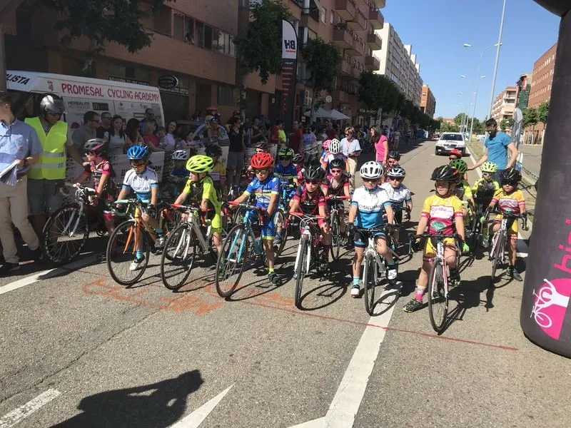 Foto 3 - Salamanca acoge el III Trofeo Bicimarket de escuelas, puntuable para el Regional de ruta