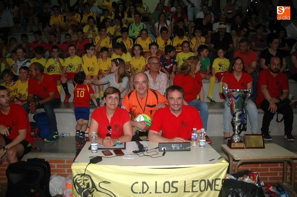 Foto 11 - Buen ambiente en el I Torneo Adezos de f&uacute;tbol sala  