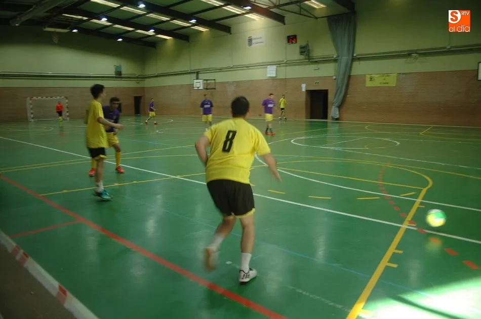 Foto 8 - Buen ambiente en el I Torneo Adezos de f&uacute;tbol sala  