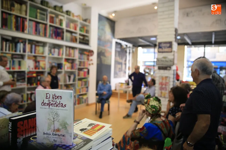 Foto 11 - Andr&eacute;s Aberasturi desembarca en Salamanca para la firma de su &uacute;ltima novela  