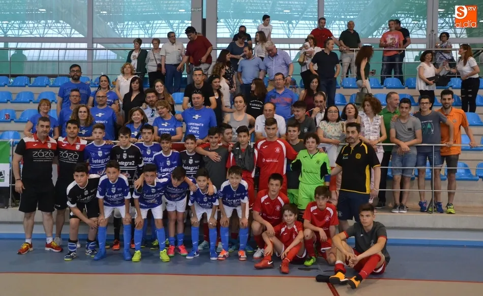 Foto de familia del III Columnas y el Navalmoral FS | Fotos @kisanghani