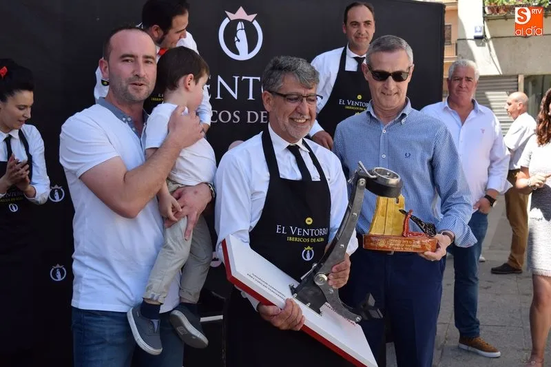 Foto 11 - Cristo Mu&ntilde;oz se hace con el Campeonato Nacional de Cortadores de Jam&oacute;n en Alba de Tormes