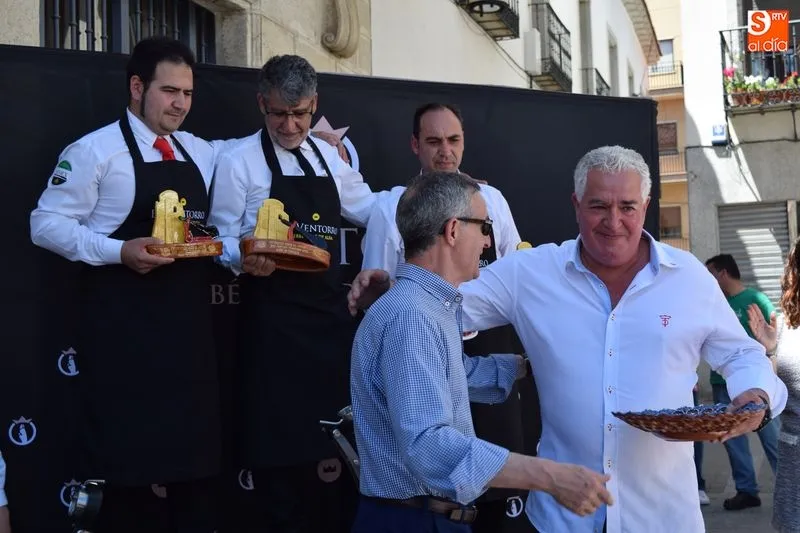 Foto 8 - Cristo Mu&ntilde;oz se hace con el Campeonato Nacional de Cortadores de Jam&oacute;n en Alba de Tormes