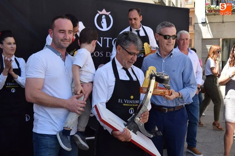 Foto 6 - Cristo Mu&ntilde;oz se hace con el Campeonato Nacional de Cortadores de Jam&oacute;n en Alba de Tormes