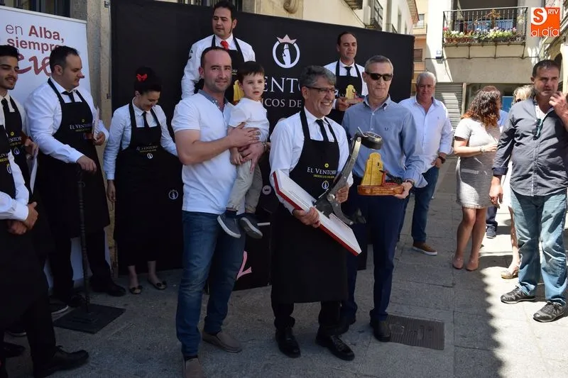 Foto 3 - Cristo Mu&ntilde;oz se hace con el Campeonato Nacional de Cortadores de Jam&oacute;n en Alba de Tormes