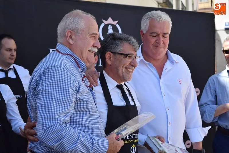 Foto 2 - Cristo Mu&ntilde;oz se hace con el Campeonato Nacional de Cortadores de Jam&oacute;n en Alba de Tormes