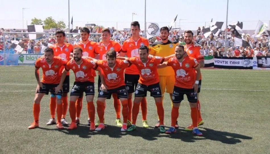 Foto 3 - Unionistas frena el empuje del Socu&eacute;llamos y apela a Las Pistas para remontar el 1-0
