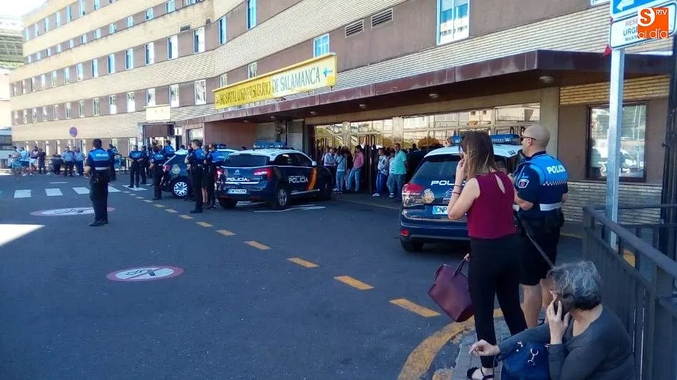 Foto 4 - Ingresado en el Hospital un hombre herido por arma blanca en el barrio de Buenos Aires