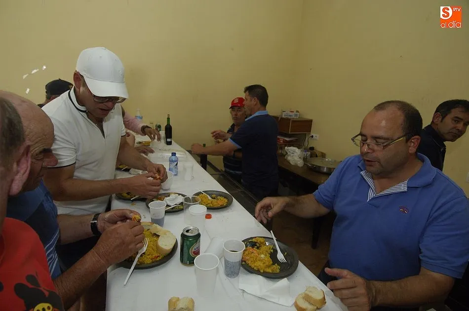 Foto 11 - Unas 700 personas se re&uacute;nen para comer en la despedida festiva de Mart&iacute;n de Yeltes  