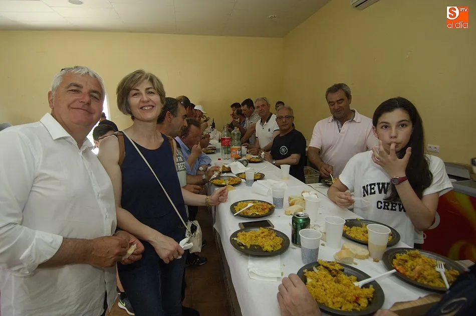 Foto 9 - Unas 700 personas se re&uacute;nen para comer en la despedida festiva de Mart&iacute;n de Yeltes  