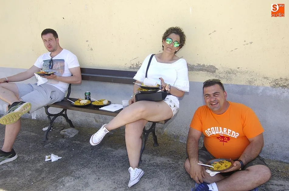 Foto 5 - Unas 700 personas se re&uacute;nen para comer en la despedida festiva de Mart&iacute;n de Yeltes  