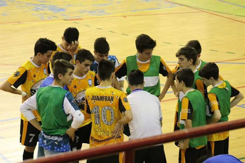 Foto 3 - El Reina Kilama FS Salamanca roza la clasificaci&oacute;n para la fase final del Campeonato de Espa&ntilde;a
