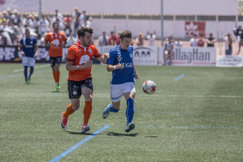 Foto 5 - Unionistas frena el empuje del Socu&eacute;llamos y apela a Las Pistas para remontar el 1-0