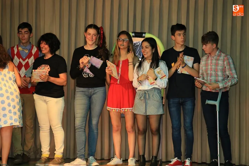 Foto 6 - El grupo de teatro Polscar muestra su cara m&aacute;s solidaria ayudando a AERSCYL
