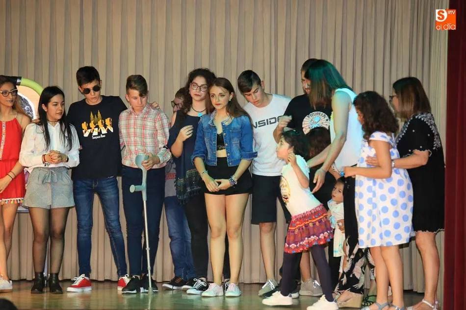 Foto 5 - El grupo de teatro Polscar muestra su cara m&aacute;s solidaria ayudando a AERSCYL