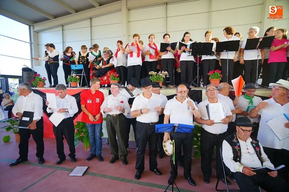 Foto 2 - Coreando el ritmo de la tradici&oacute;n