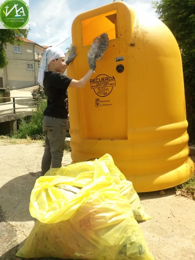 Foto 8 - Los vecinos participan en &lsquo;1m2 por la naturaleza&rsquo; limpiando el arroyo