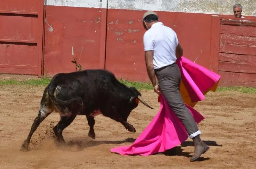 Foto 3 - La Pe&ntilde;a Jos&eacute; Ram&oacute;n Mart&iacute;n celebra su fiesta anual con Manuel Diosleguarde como invitado...
