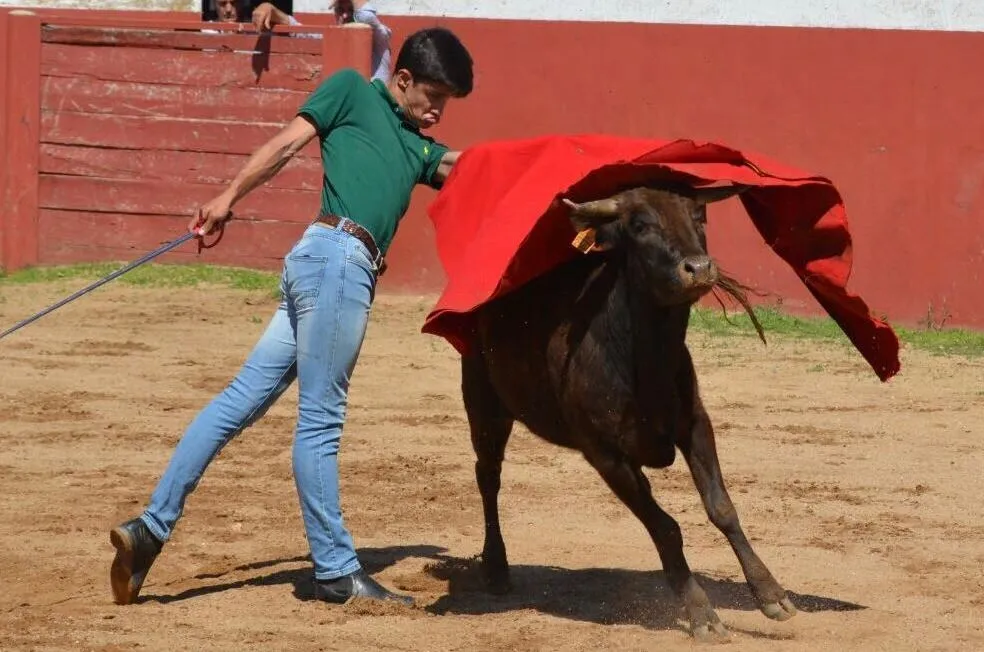 Foto 2 - La Pe&ntilde;a Jos&eacute; Ram&oacute;n Mart&iacute;n celebra su fiesta anual con Manuel Diosleguarde como invitado...