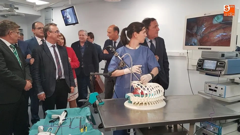 Foto 5 - Los alumnos de Medicina dispondr&aacute;n de un quir&oacute;fano de m&iacute;nima invasi&oacute;n para sus pr&aacute;cticas