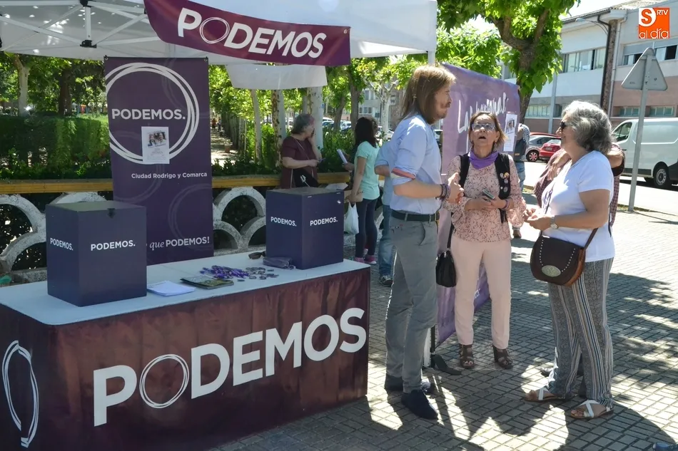 Foto 2 - El l&iacute;der de Podemos a nivel regional, Pablo Fern&aacute;ndez, visita Mir&oacute;briga  