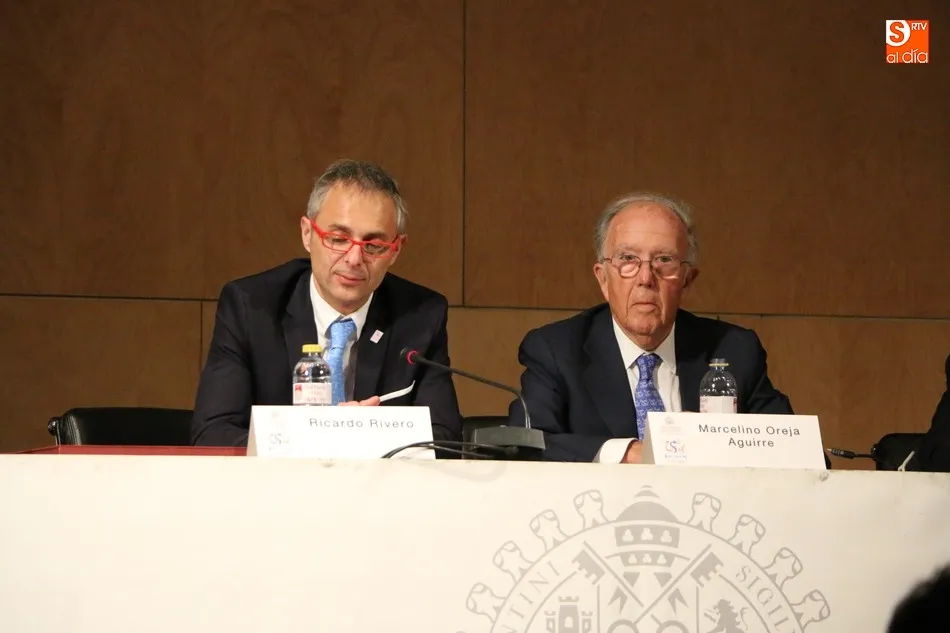 Foto 10 - Marcelino Oreja recibe el t&iacute;tulo de embajador del VIII Centenario de la Usal
