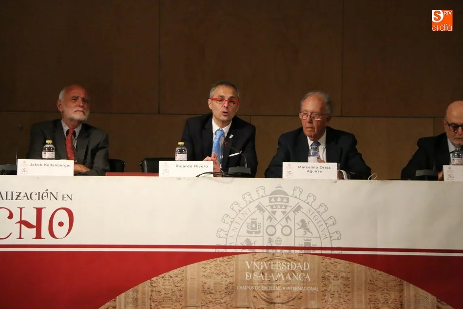Foto 8 - Marcelino Oreja recibe el t&iacute;tulo de embajador del VIII Centenario de la Usal