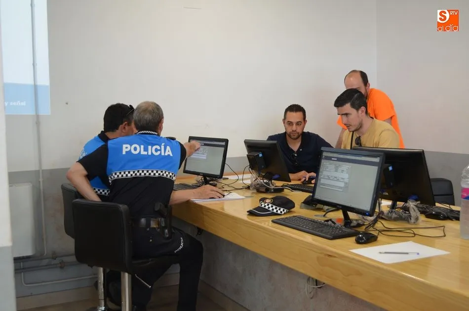 Foto 3 - Se imparte en B&eacute;jar un curso dirigido a la actualizaci&oacute;n inform&aacute;tica de La Polic&iacute;a Municipal   