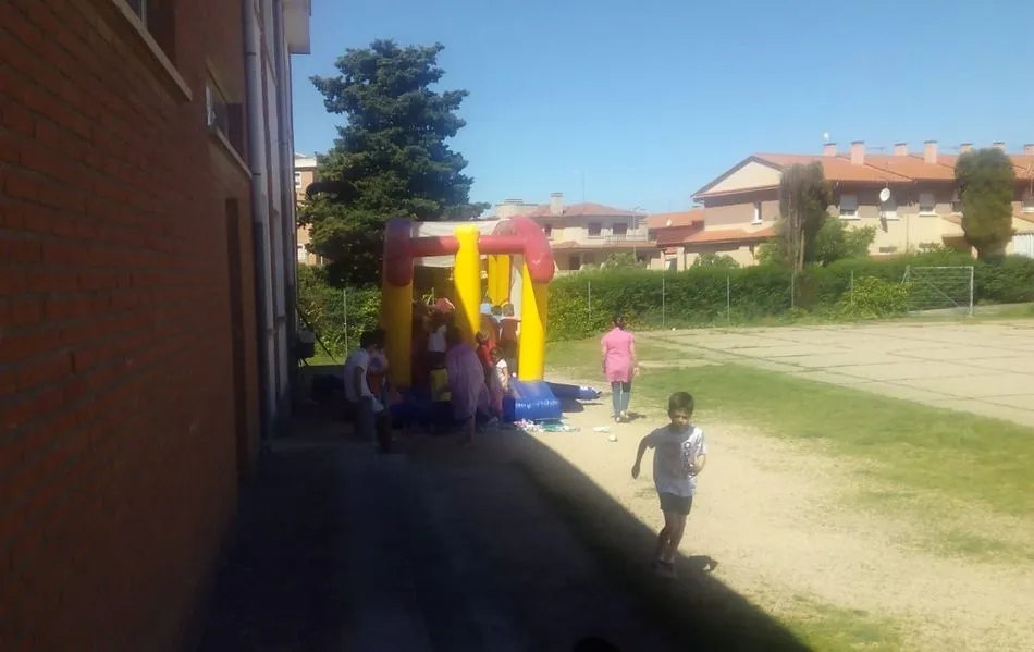Foto 4 - Animada despedida del curso para los alumnos del CEIP Manuel Moreno Blanco  