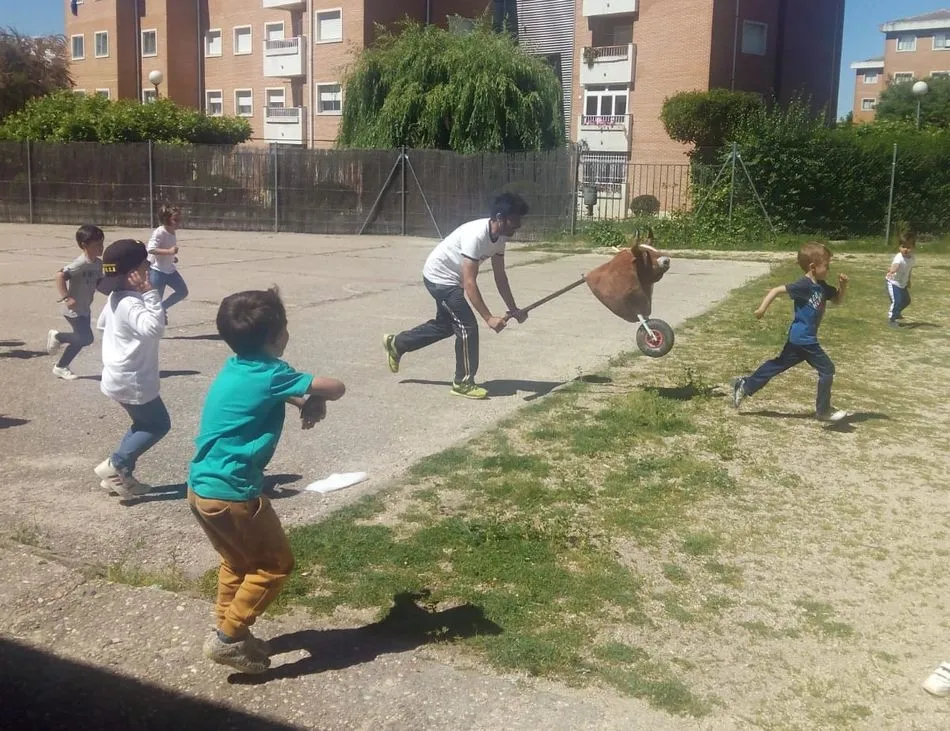 Foto 10 - Animada despedida del curso para los alumnos del CEIP Manuel Moreno Blanco  