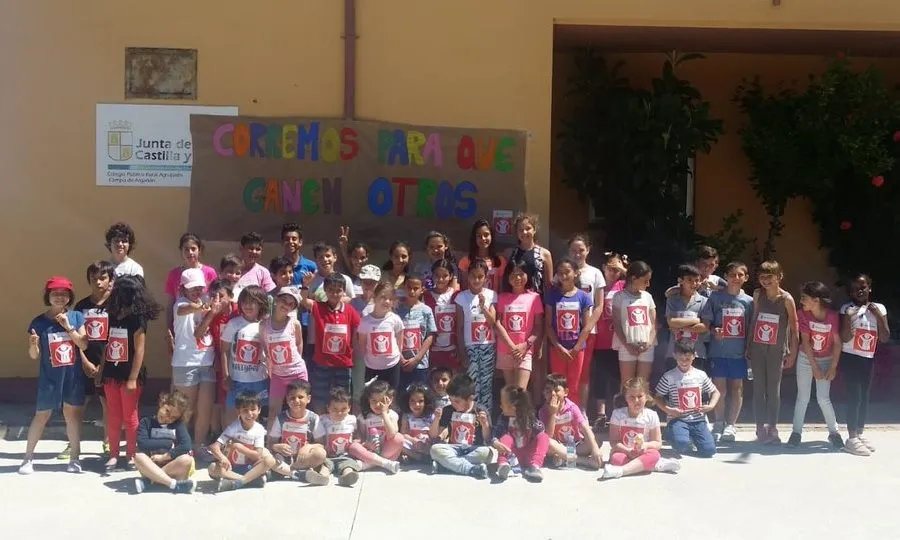 Completa mañana en el CRA Campo de Argañán con la visita de la Guardia Civil y una carrera...