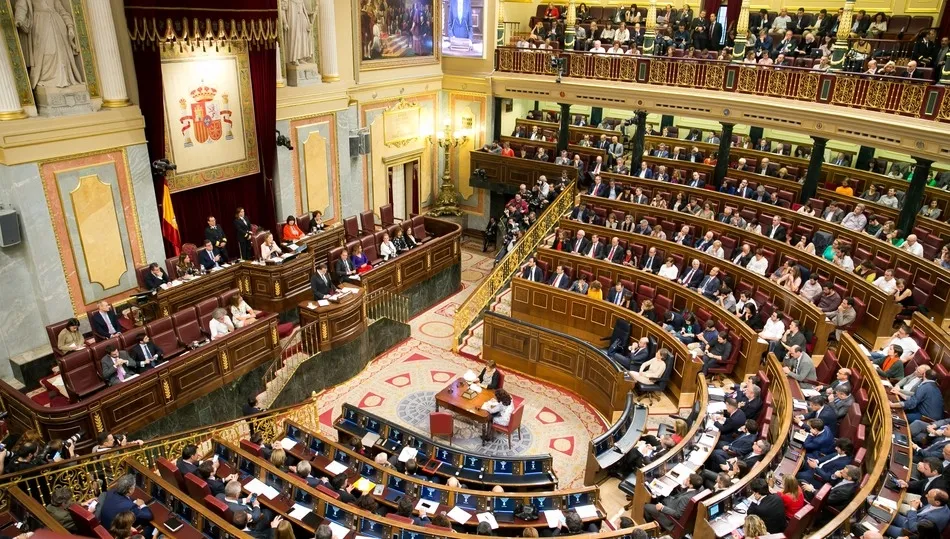 Solo la política cambiará la política