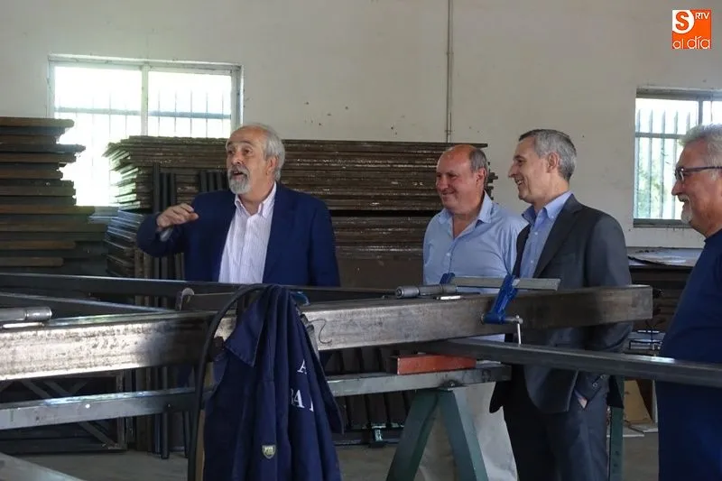 Foto 6 - Pedro Grijalba reconoce la labor de los alumnos&nbsp;de &lsquo;Alba Fierro&rsquo;