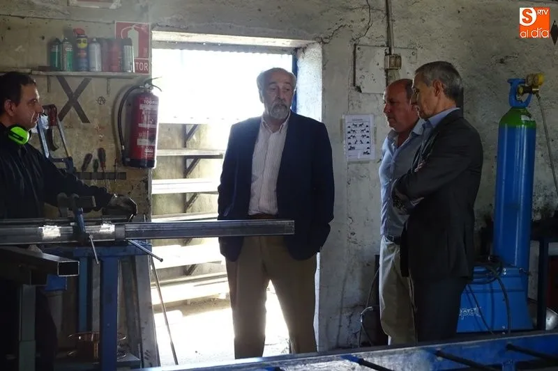 Foto 4 - Pedro Grijalba reconoce la labor de los alumnos&nbsp;de &lsquo;Alba Fierro&rsquo;